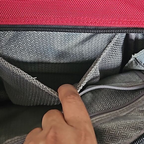 Skyway Women's Shoulder Carry-On Luggage Bag Red/Bag 17"-11" - Picture 12 of 16